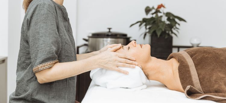 Massage du visage anti-aging Genève